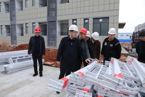党委书记李来清深入一线调度工程建设