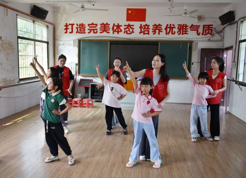 “艺暖童心”——衡阳幼儿师专志愿者赴衡南县松江联合学校长岭校区开展支教帮扶活动