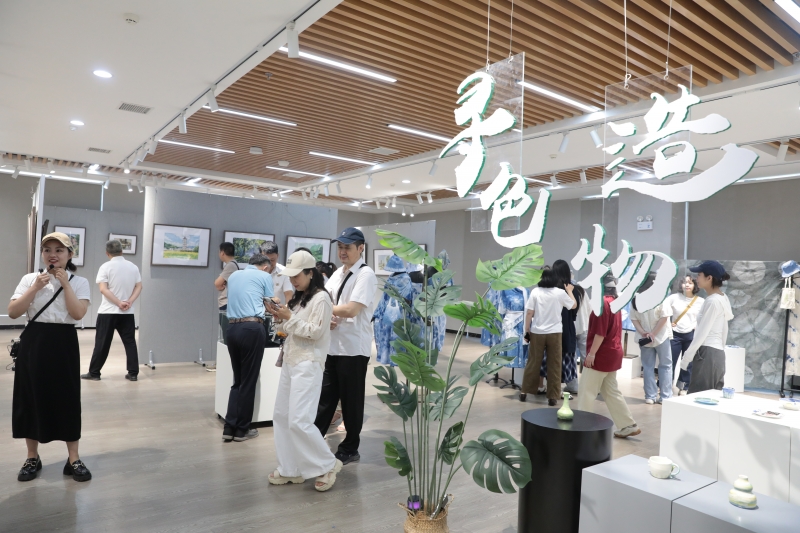 衡阳幼儿师专美术与艺术设计系“寻色造物”艺术实践作品展隆重开幕