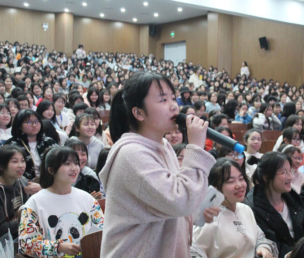 自知?自爱?自律——衡阳幼儿师范高等专科学校耒阳学院举行女生专题教育讲座