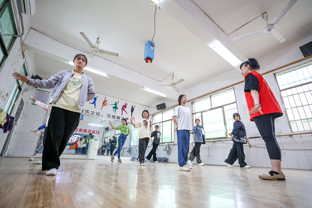 “艺”起成长，伴你同行 ——衡阳幼儿师专志愿者赴衡南县松江联合学校长岭校区开展支教帮扶活动