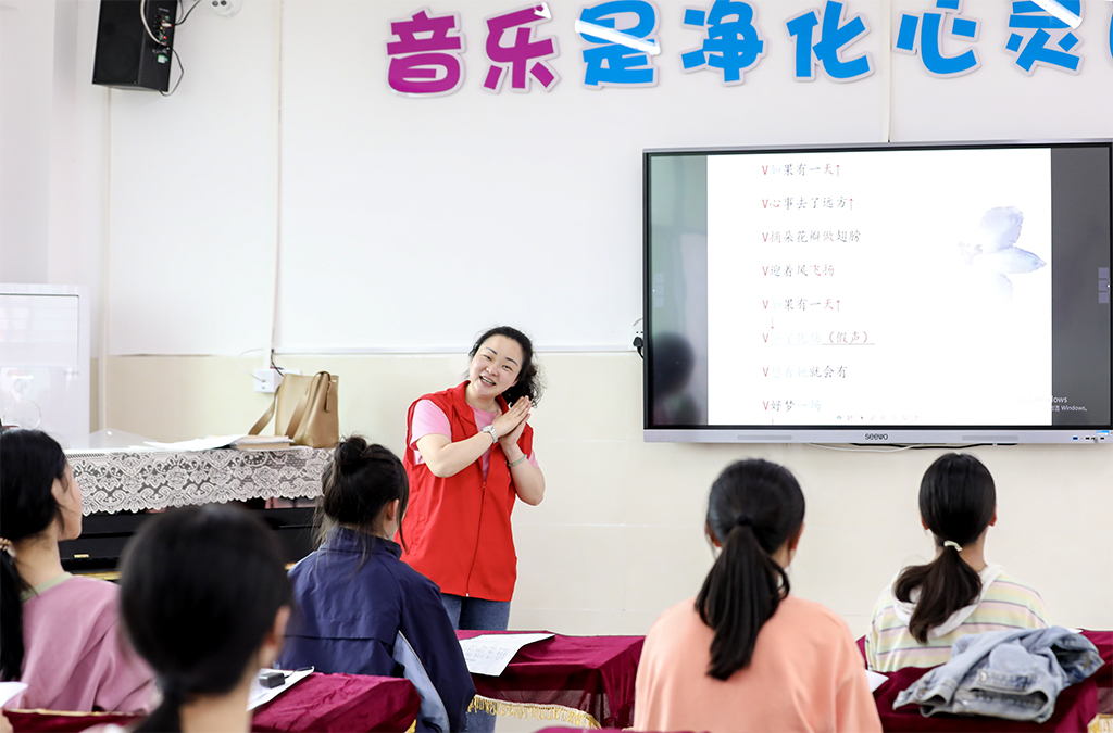 衡阳幼儿师专学前教育系赴衡南县茶市联合学校开展留守儿童结对帮扶工作