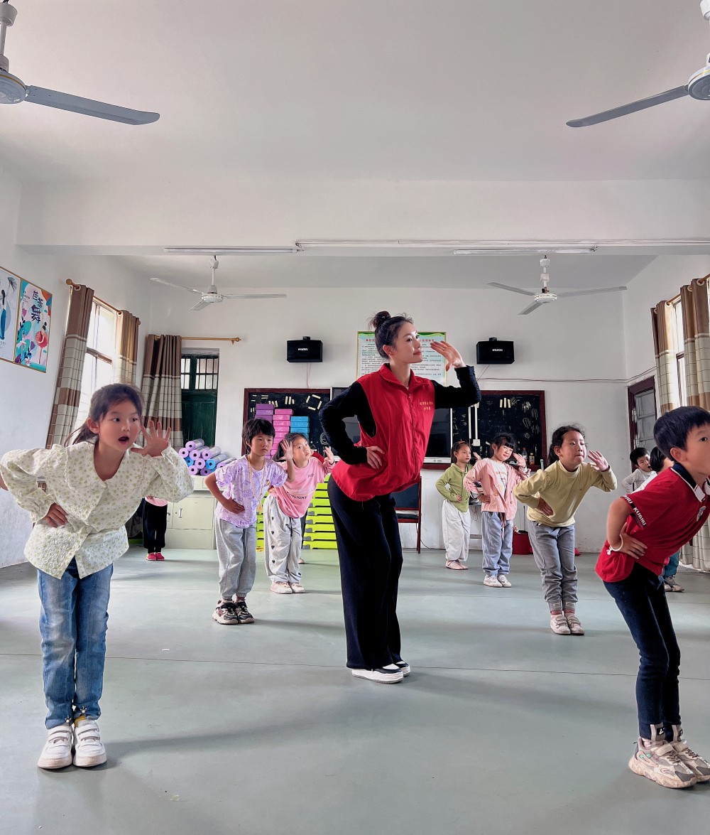 为了每一个孩子的美好童年 ——衡阳幼儿师专小学教育系赴衡南县硫市小学开展留守儿童结对帮扶活动